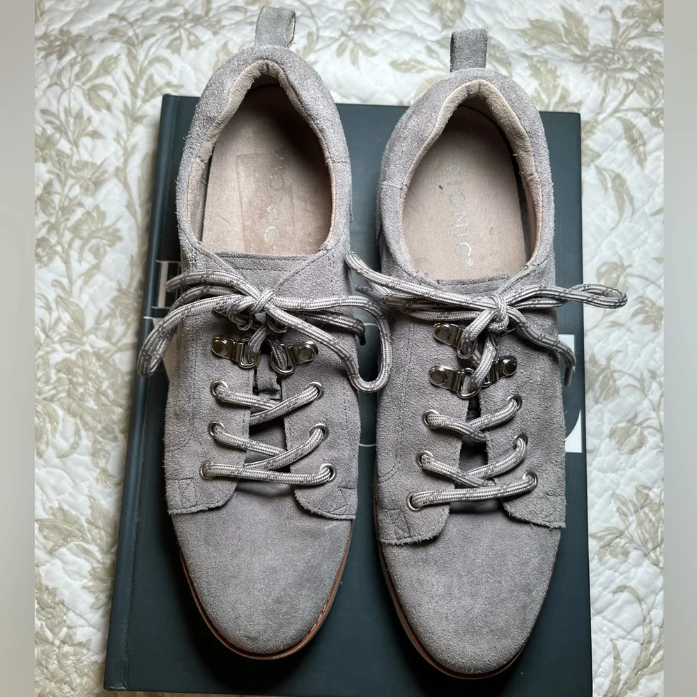 Vionic Ballari Gray Suede Lace Up Oxford Shoes size 7.5 Classiccore Preppy Retro - Picture 3 of 11